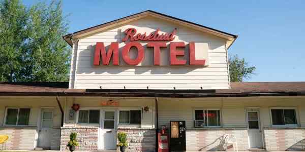 rosebud-motel-cost