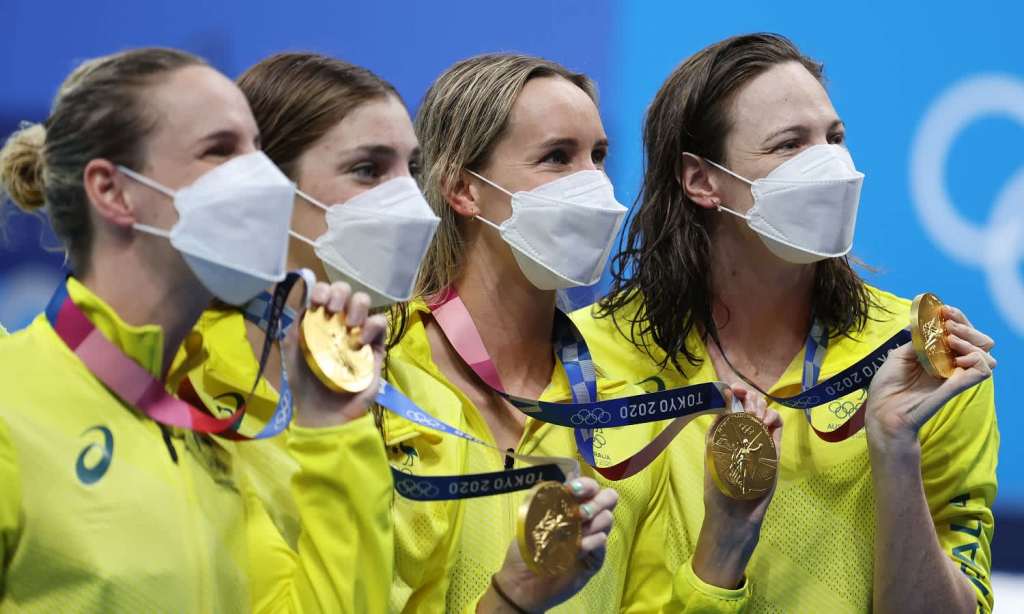 Women's 4 x 100m freestyle