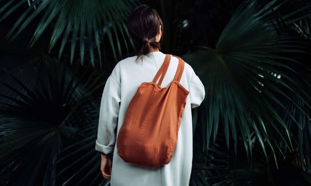 girl with shopping bag