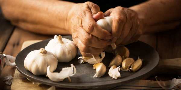 Chopping garlic