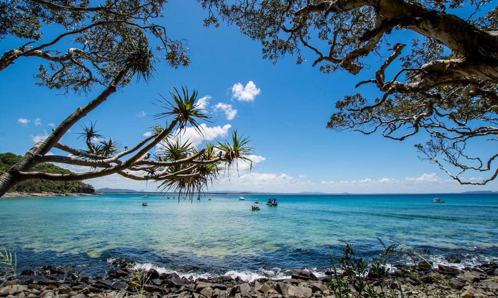 An image showing a bay in Noosa to illustrate Noosa accommodation.