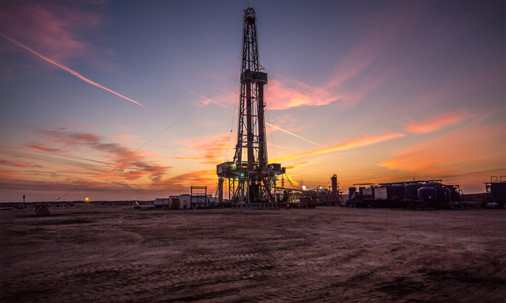 An image showing a fracking set up in a desert.
