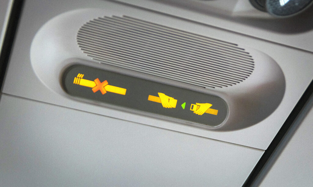 An image showing a no smoking sign on a plane to illustrate an artilce about whether or not you can bring a vape on a plane in australia.