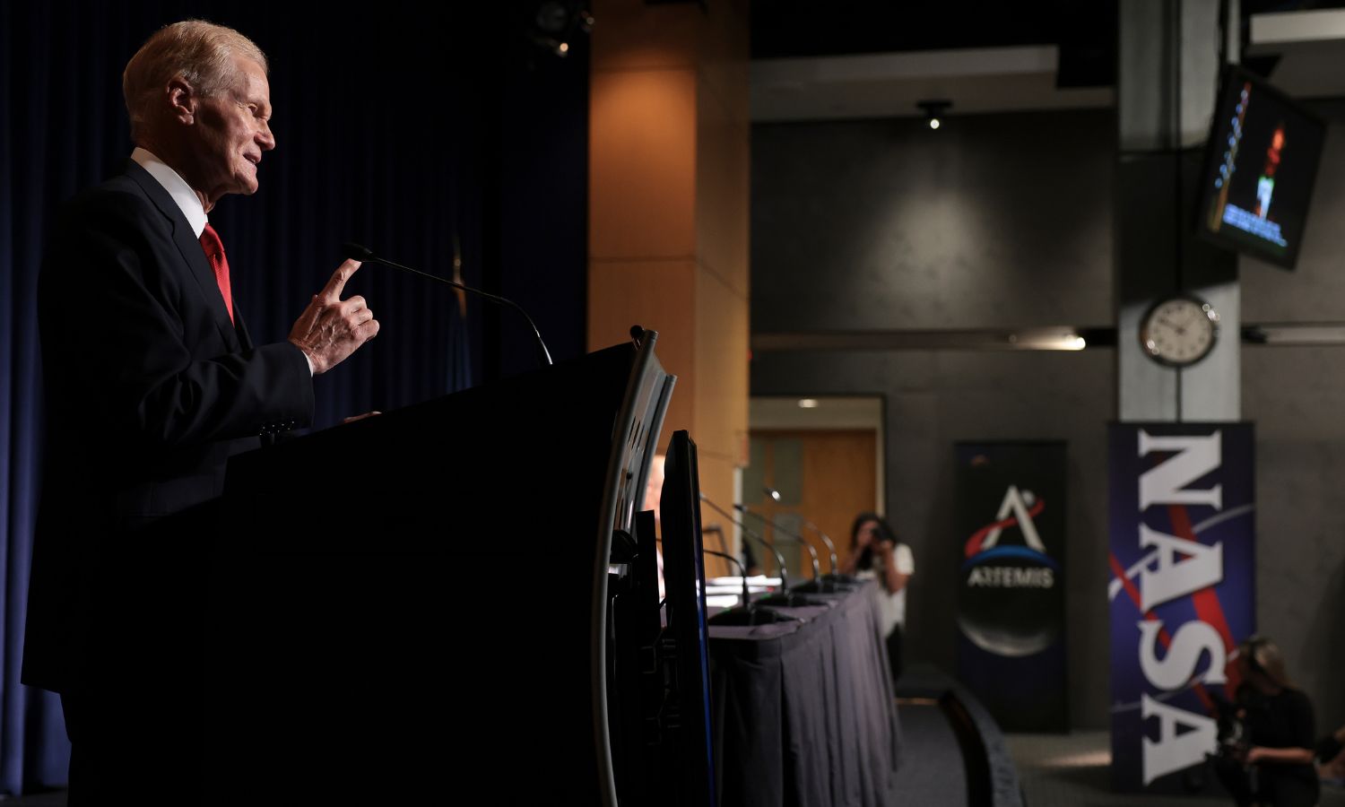 Image of NASA cheif Bill Nelson at the UFO UAP report press conference
