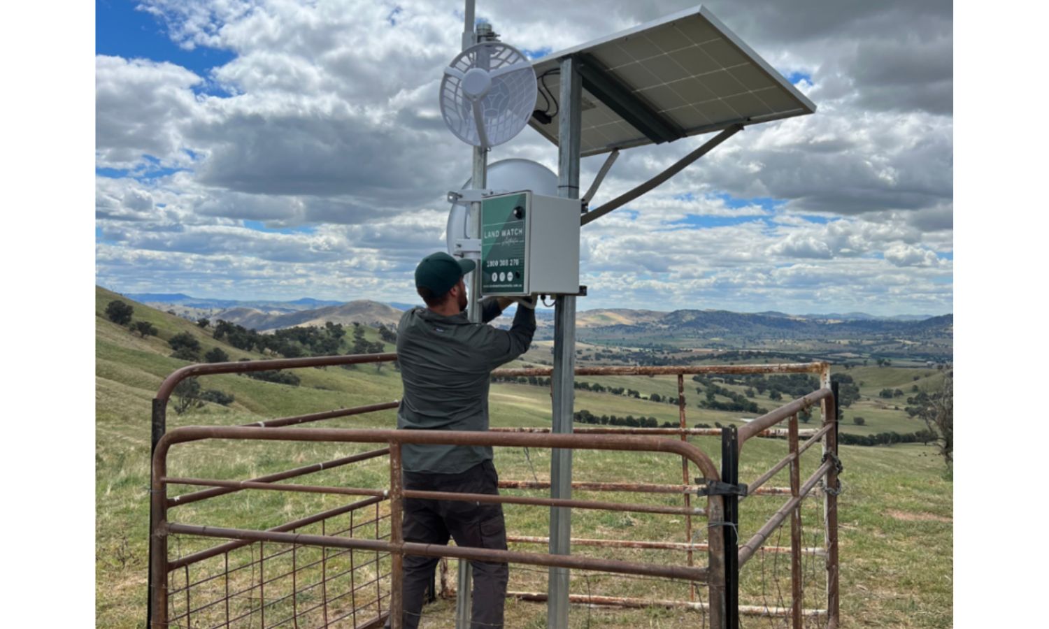 A camera being installed in NSW to detect bushfires using AI technology