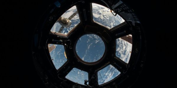 An image of a space station that humans can live in