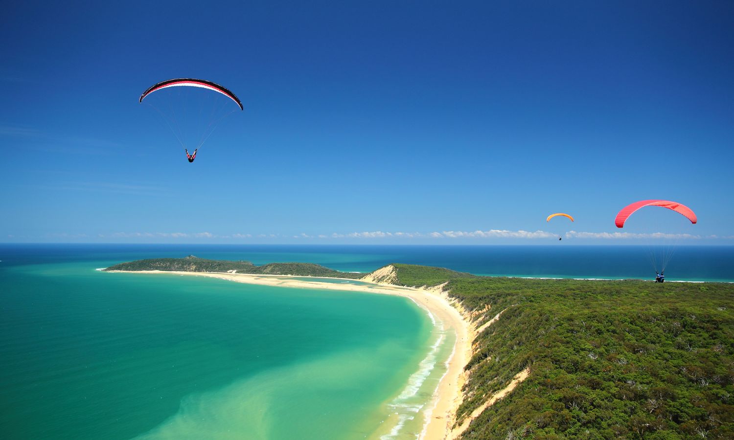 an image of one of the best beaches in queensland