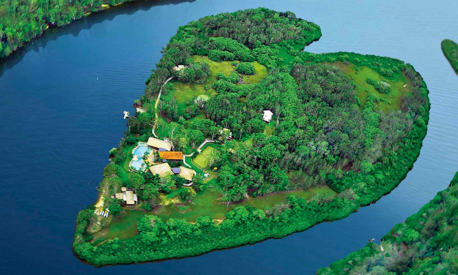 An image of an island resort in Australia