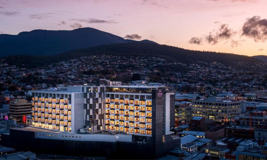 cheap Hobart accommodation Crowne Plaza