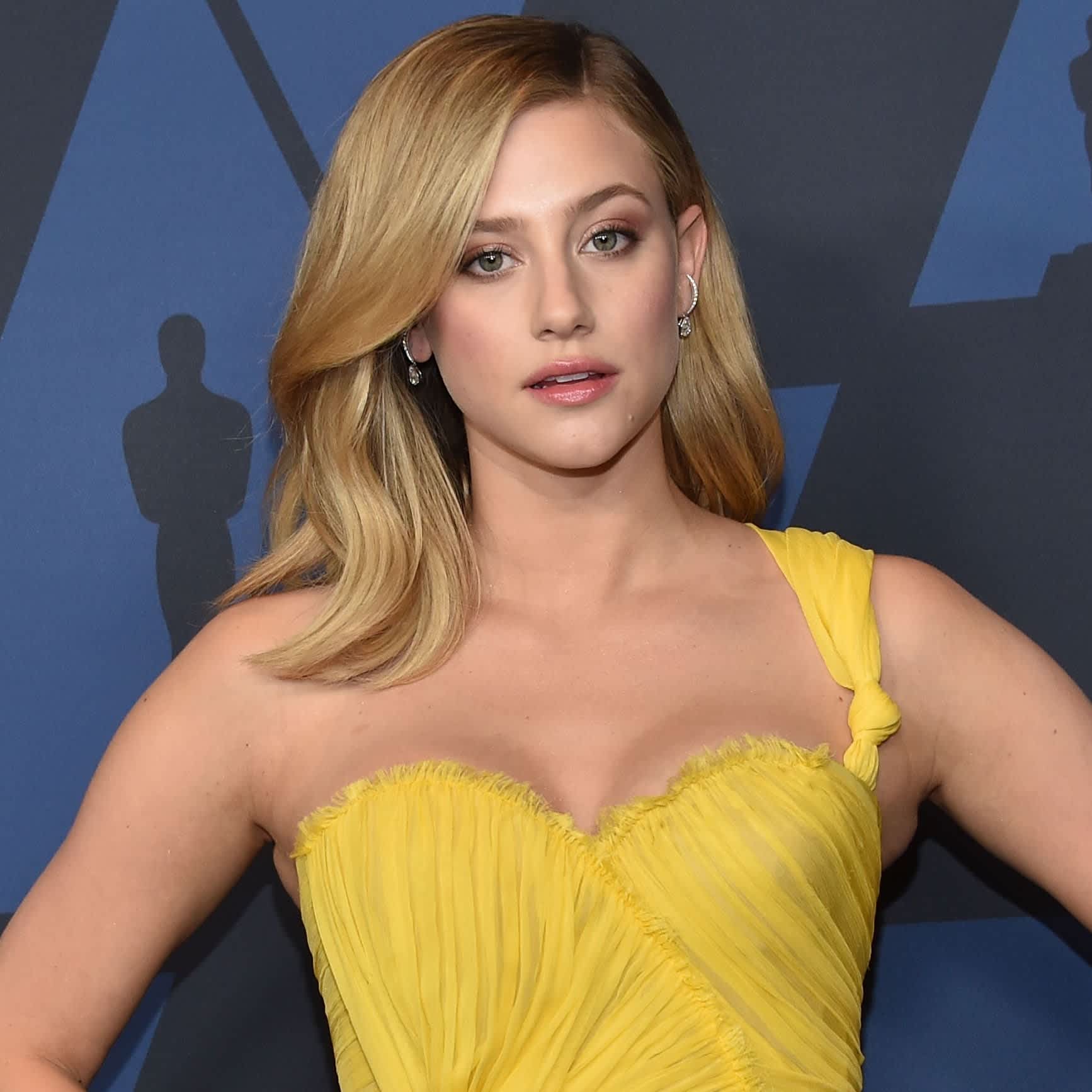 Lili Reinhart Reveals Why She Waited Until She Was Single To Come Out As Bisexual Popsugar 