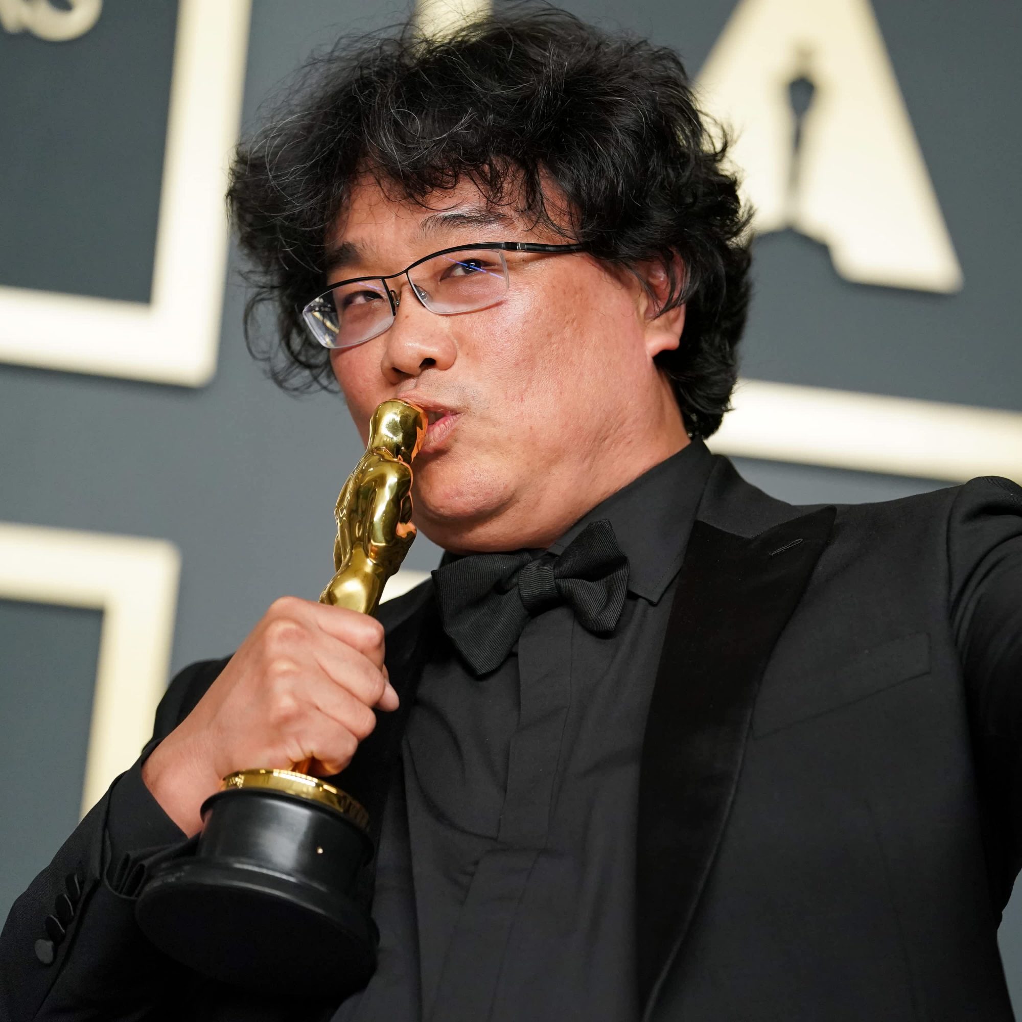 bong-joon-ho-s-response-to-his-oscar-win-is-exactly-what-you-d-expect