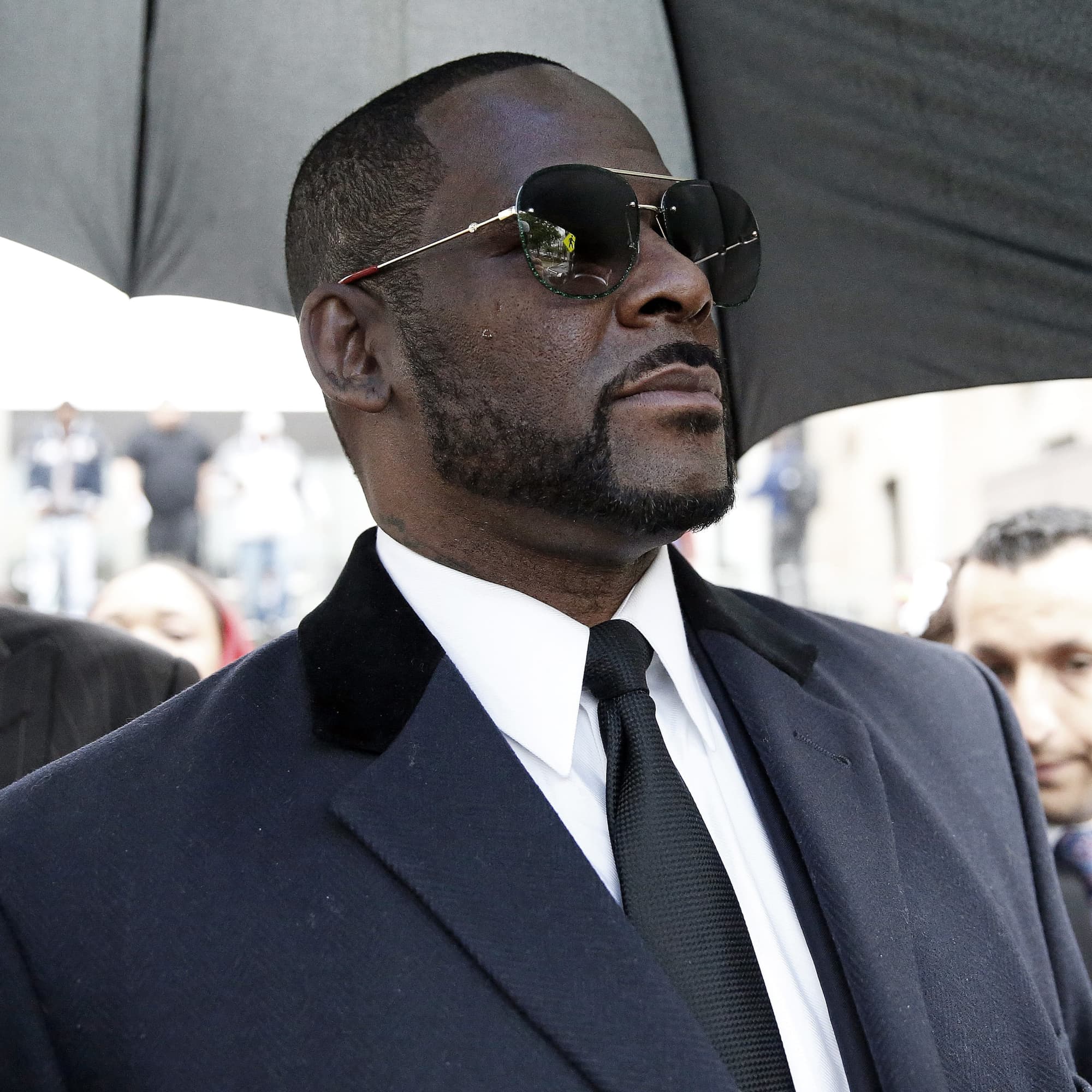 R Kelly Found Guilty On All Counts In Racketeering And Sex Trafficking Trial Popsugar Australia