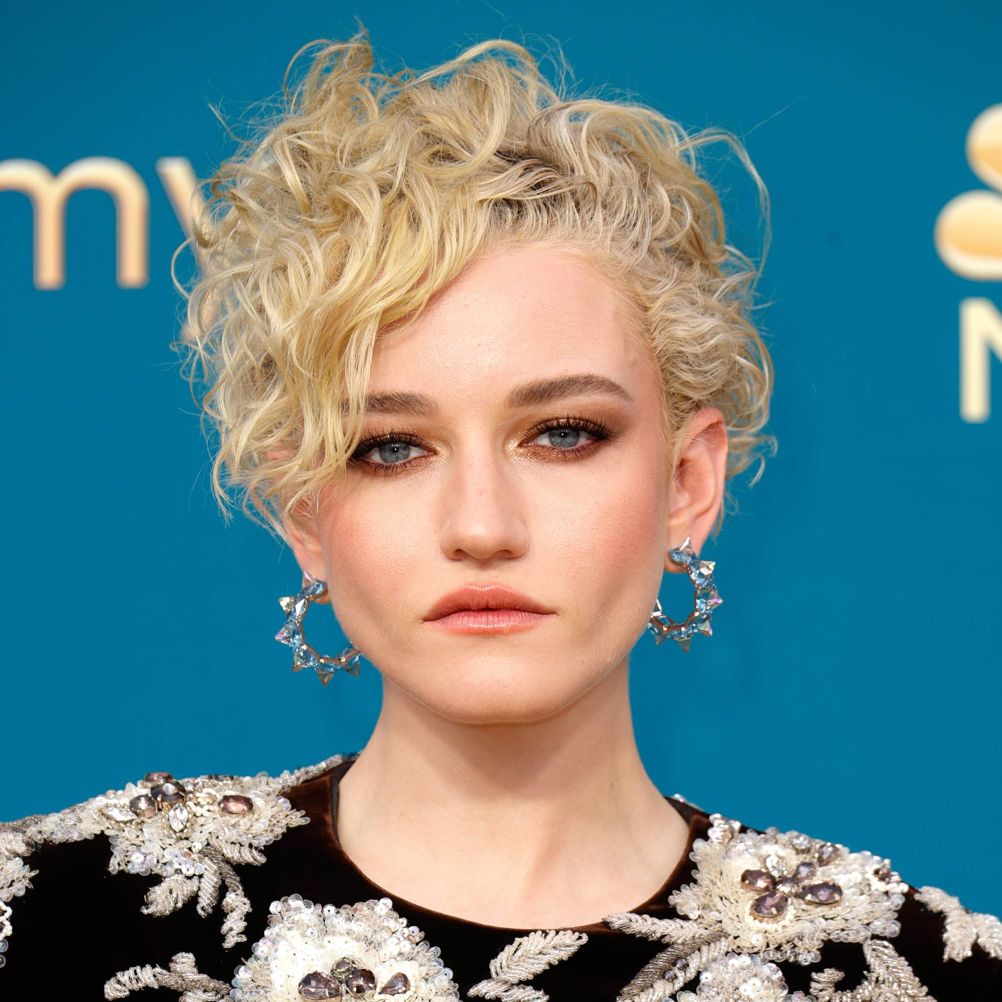 Julia Garner's Velvet Emmys Dress Features a Unique Cutout - POPSUGAR ...